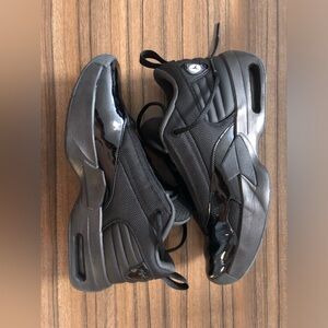 Jordan Max Aura 6 Men’s Size 8 Color Black w/ box